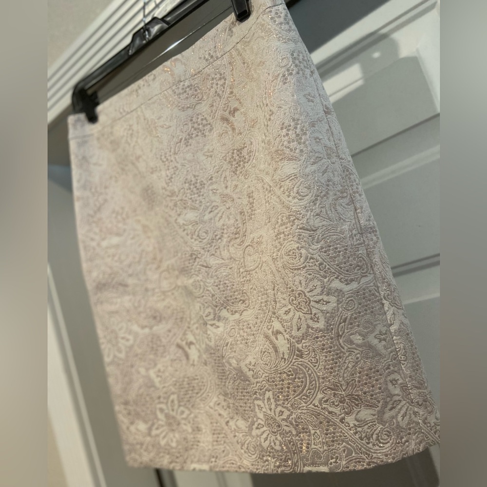 J. Crew~Elegant~Ivory & Metallic Rose Gold Jacquard~Midi~Pencil Skirt~Size 4